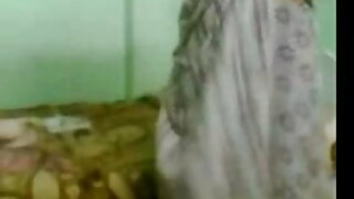 একটু লোকাল সেক্সি বিএফ সাদা রাশিয়ান, স্টকিংস, একটি গোলাপী রঙের সঙ্গে লোক প্রতিস্থাপন এবং সে আলতো হেলান যে এত ভালবাসে